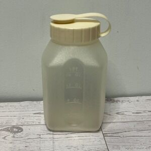 Vintage Rubbermaid 1 Pint 500ml Shaker Bottle Cream Flip Top Lid 0229 2464